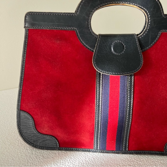 Vintage Gucci 1970s hand bag with cut out top handle red Nubuck navy leather web - Picture 4 of 17